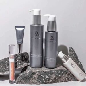 Cosmedix Edit Limited Edition Skincare Set 5 pieces New in box.